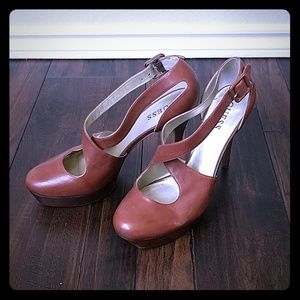 Guess platform heel